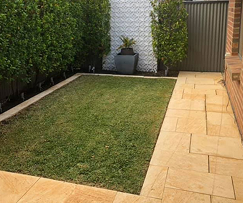 Landscape-Paving-Backyard-Facade-Garden-Greenworx